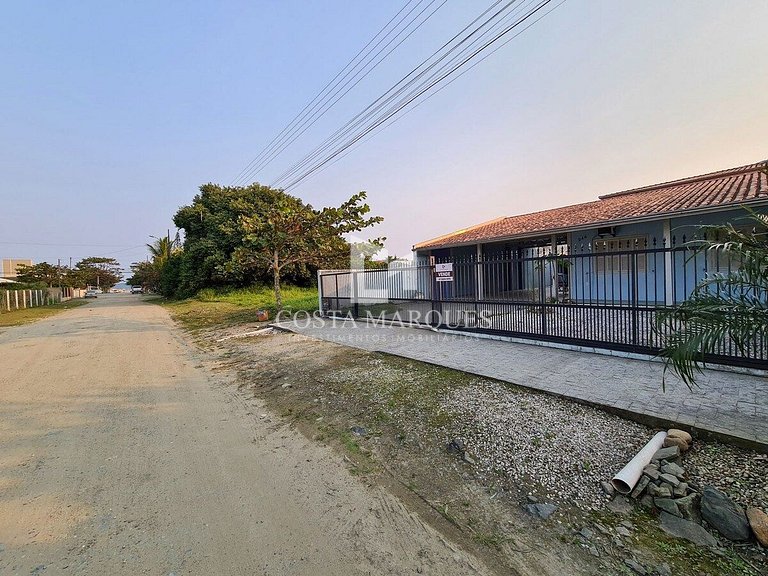 Casa com 04 dormitórios praia de Zimbros