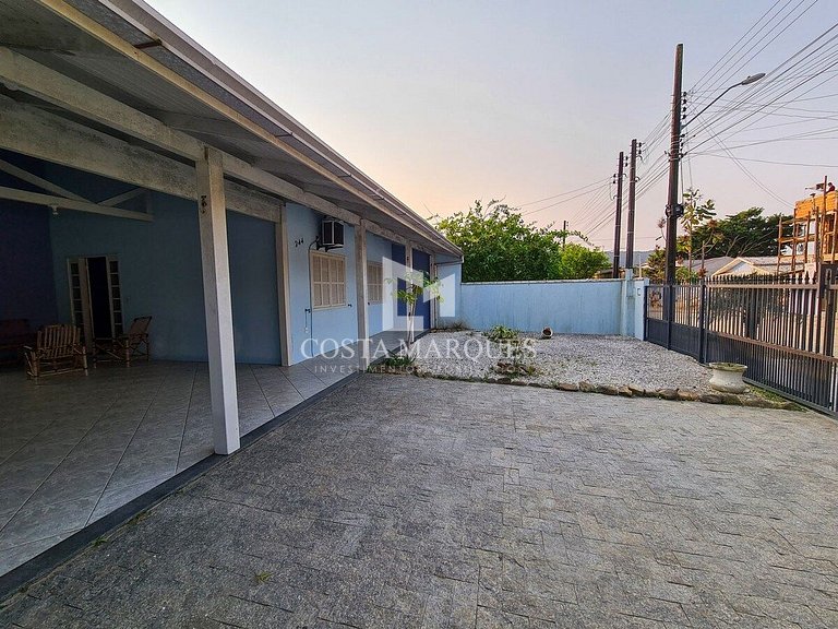 Casa com 04 dormitórios praia de Zimbros
