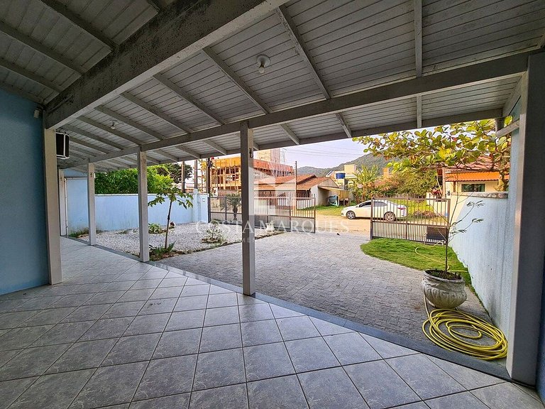 Casa com 04 dormitórios praia de Zimbros