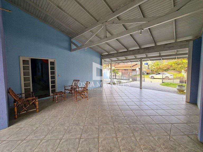 Casa com 04 dormitórios praia de Zimbros