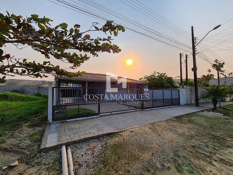 Casa com 04 dormitórios praia de Zimbros