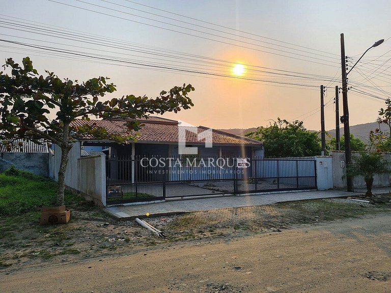 Casa com 04 dormitórios praia de Zimbros
