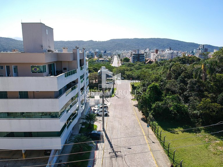 Cobertura vista mar, poucos metros da praia