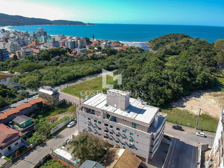 Cobertura vista mar, poucos metros da praia