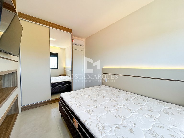 APTO NOVO | 250M da praia, com piscina.