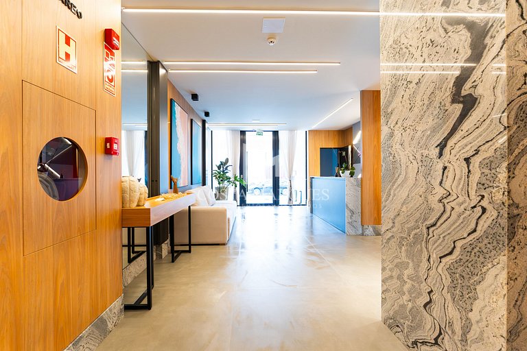 Flat com piscina em Bombas / SC