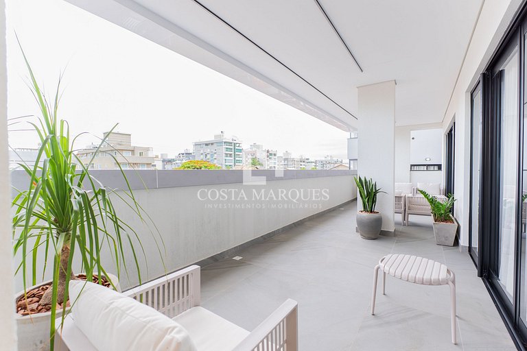 Flat com piscina em Bombas / SC