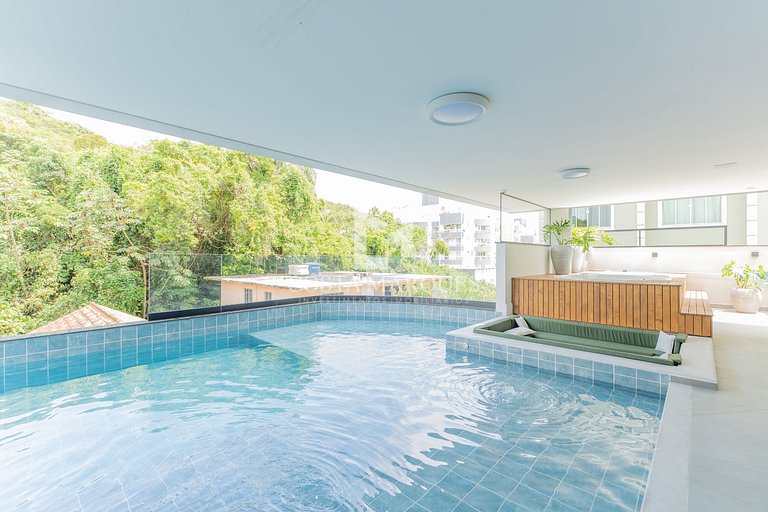 Flat com piscina em Bombas / SC