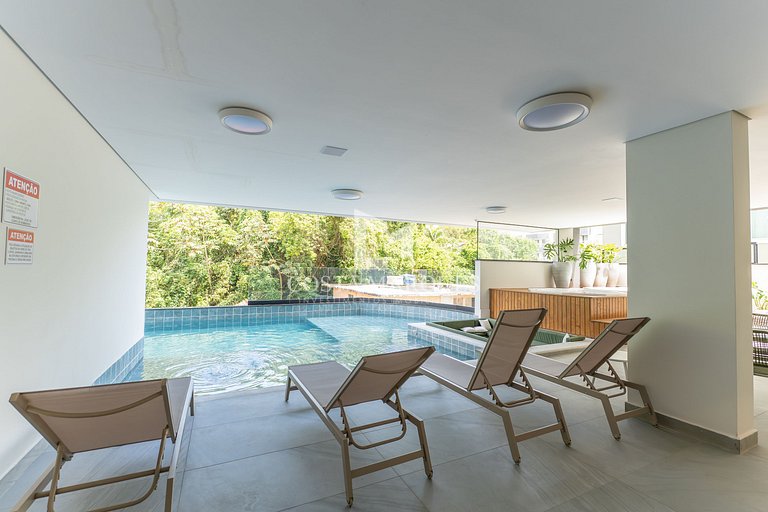 Flat com piscina em Bombas / SC