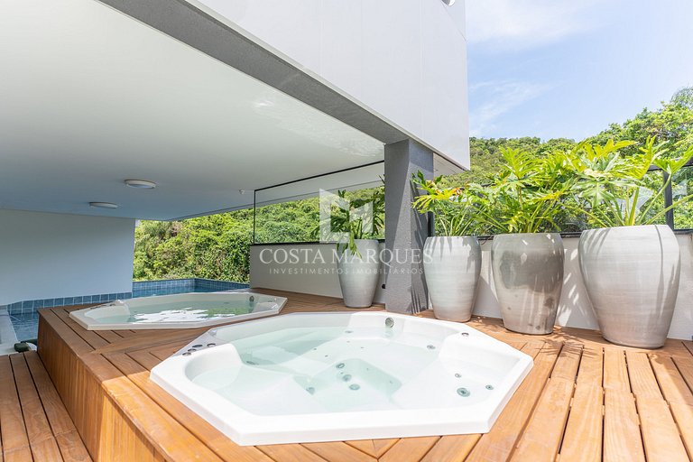 Flat com piscina em Bombas / SC